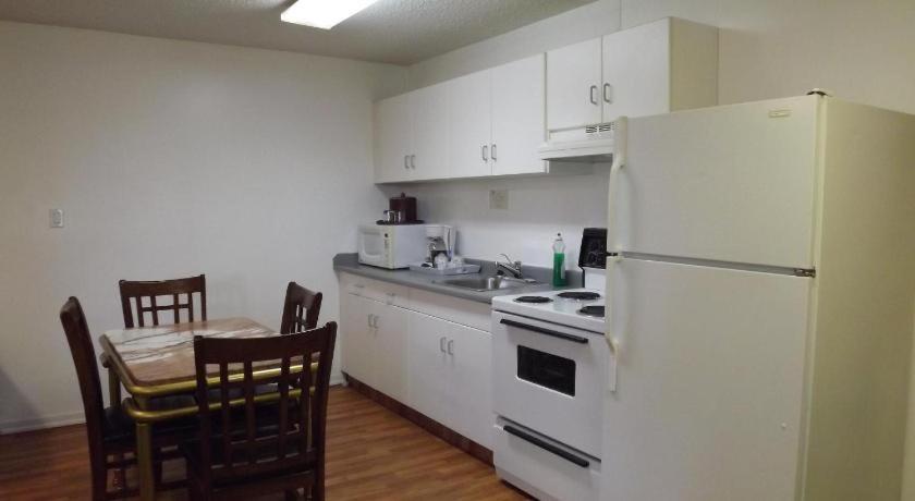 Canadas Best Value Inn Whitecourt Exterior foto
