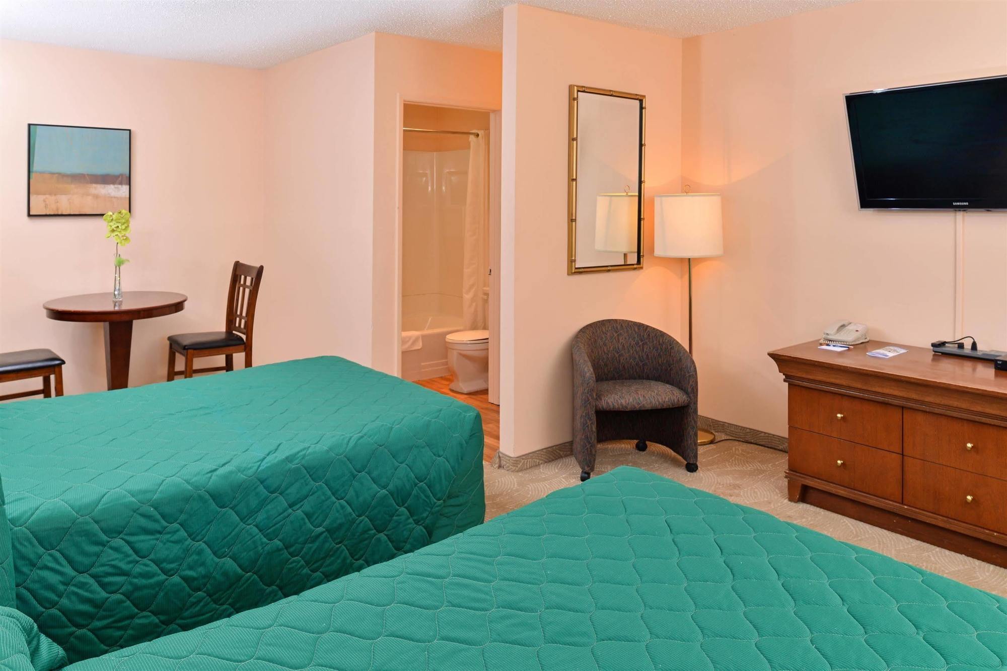 Canadas Best Value Inn Whitecourt Exterior foto